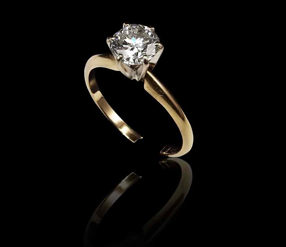 Appraisal: CT DIAMOND SOLITAIRE Approx Ct round brilliant estate diamond solitaire