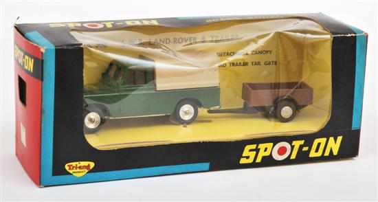 Appraisal: Spot-On Land-Rover And Trailer dark green beige plastic canopy concave