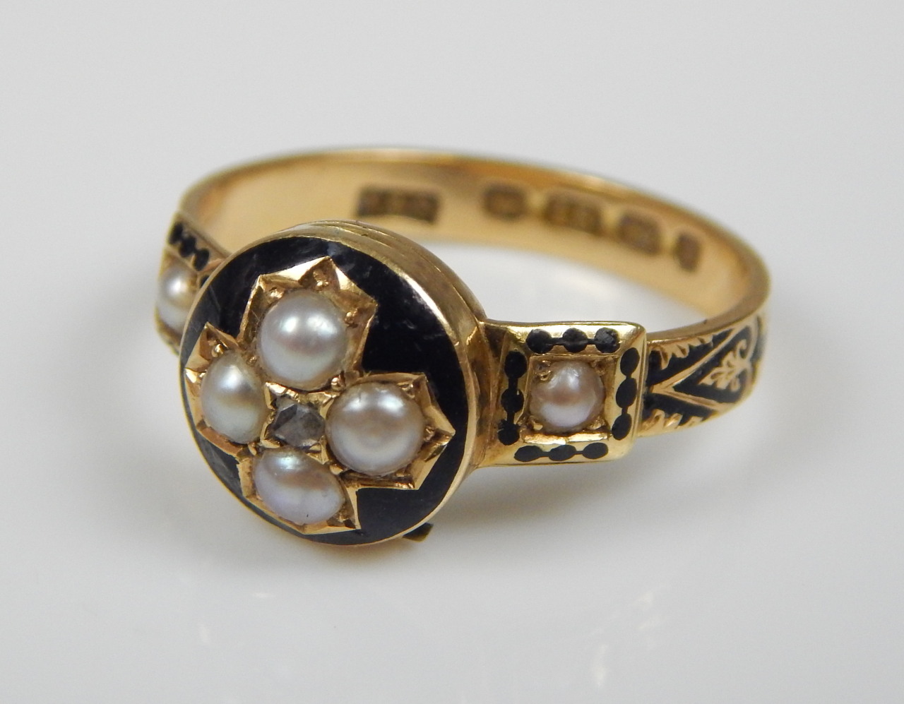 Appraisal: A Victorian ct gold mourning ring set with seed pearl