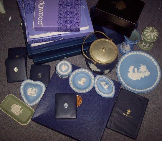 Appraisal: A quantity of boxed Wedgwood and other commemorative issues and