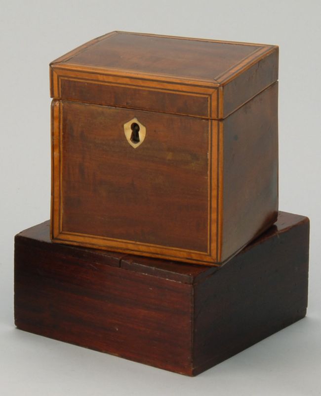 Appraisal: ANTIQUE FEDERAL TEA CADDY Circa In mahogany with boxwood and