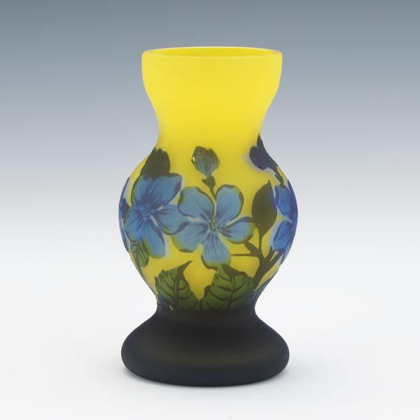 Appraisal: CAMEO CUT GLASS VASE x Cameo cut glass vase depicting