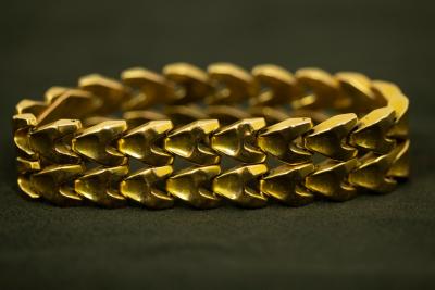 Appraisal: An ct yellow gold bracelet composed of two rows of