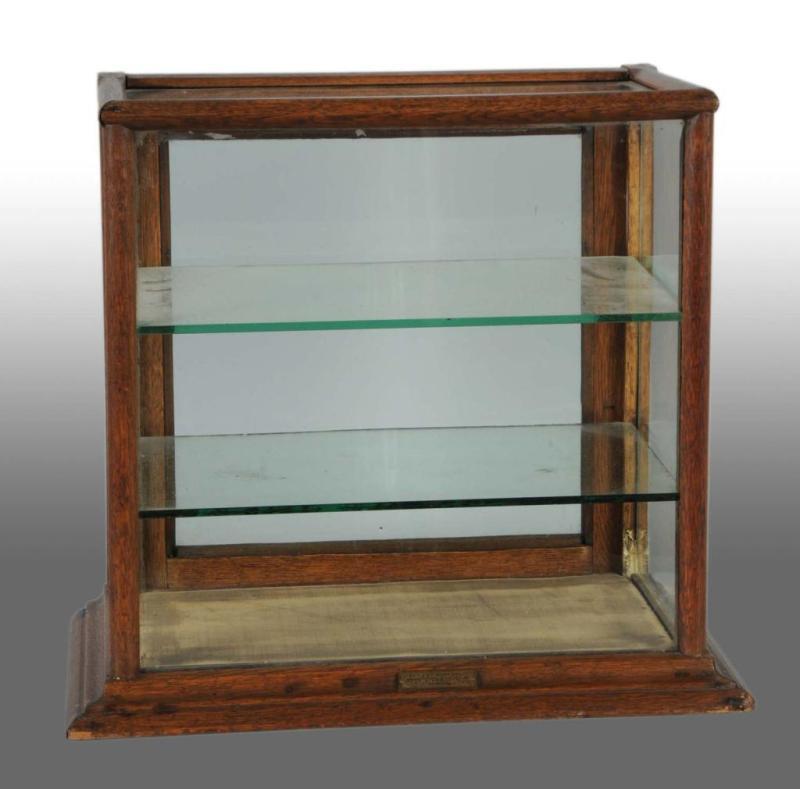 Appraisal: L E West Gum -Shelf Case Description Locking mechanism on