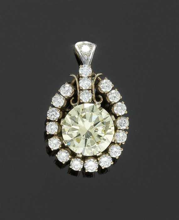 Appraisal: DIAMOND BROOCH PENDANT ca White gold ca Very fancy drop-shaped