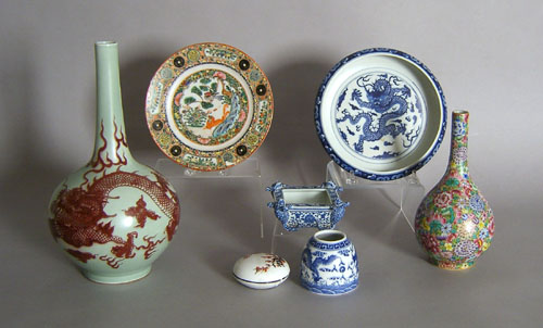 Appraisal: Seven pcs of contemporary Chinese porcelain