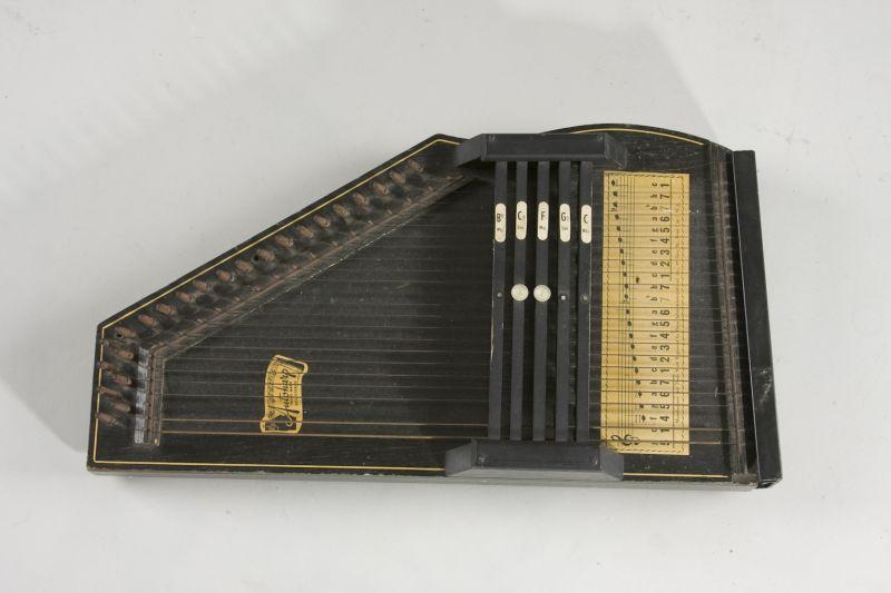 Appraisal: Vintage Oscar Schmidt Autoharp with Autoharp logo decal non-fitting softshell