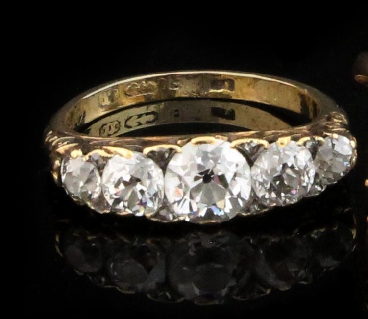 Appraisal: A Victorian diamond five-stone ring in a scroll setting on