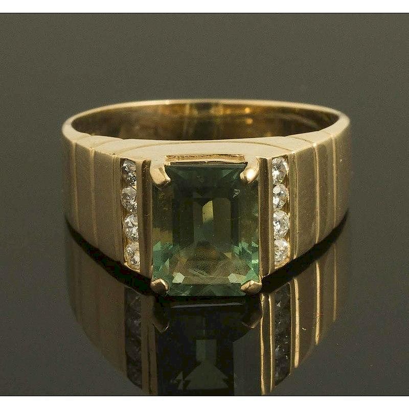 Appraisal: Green Fluorite k Gold Ring k gold ring containing a