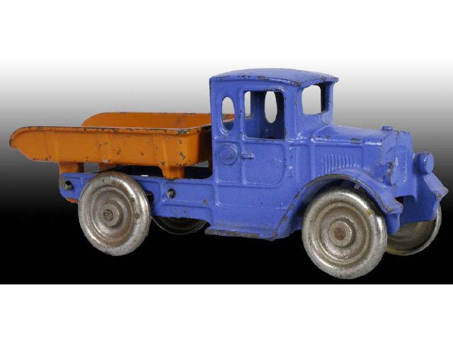 Appraisal: Kilgore Dump Truck Toy Description Blue cab and chassis with