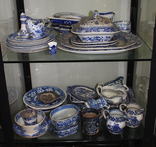 Appraisal: A COLLECTION OF TH CENTURY AND LATER BLUE AND WHITE