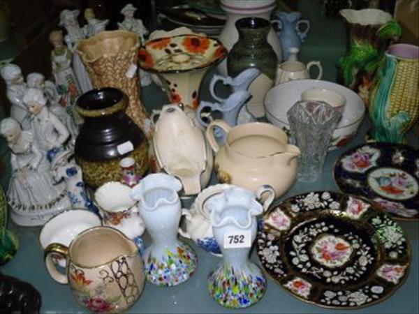 Appraisal: A collection of porcelain and pottery items including a th