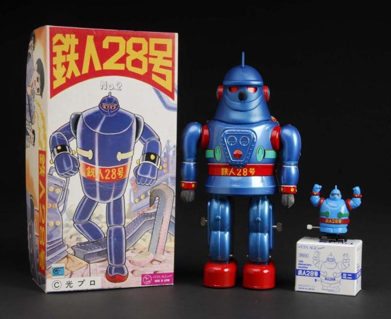 Appraisal: Tin T- Robot Battery-Operated Toy Description Japanese Made by Osaka