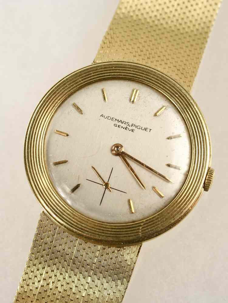 Appraisal: GENT'S WRISTWATCH - K gold wristwatch with round head and