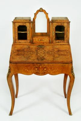 Appraisal: A LADY'S WALNUT BON HEUR DU JOUR early th century