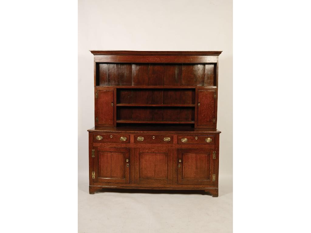 Appraisal: A GEORGE III OAK DRESSER the raised shelf back with