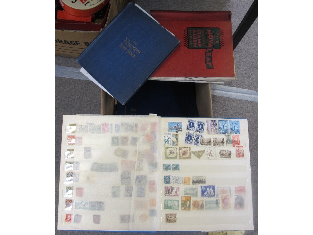 Appraisal: A box of albums of stamps and some loose