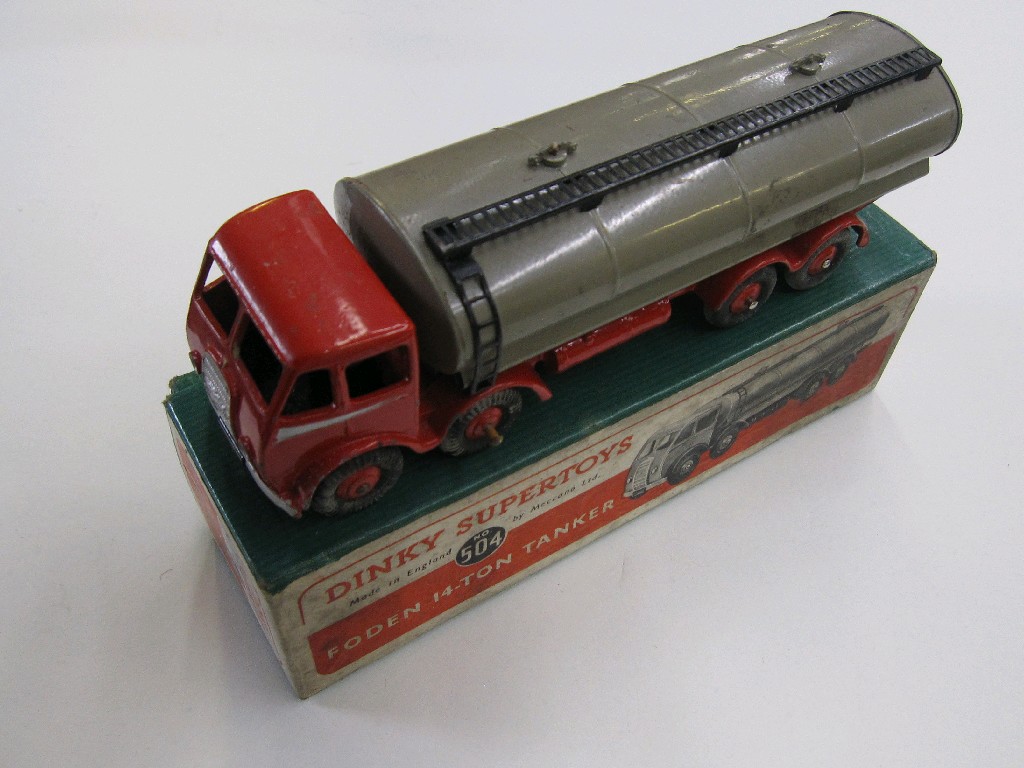 Appraisal: Boxed Dinky red and fawn Foden -ton tanker no