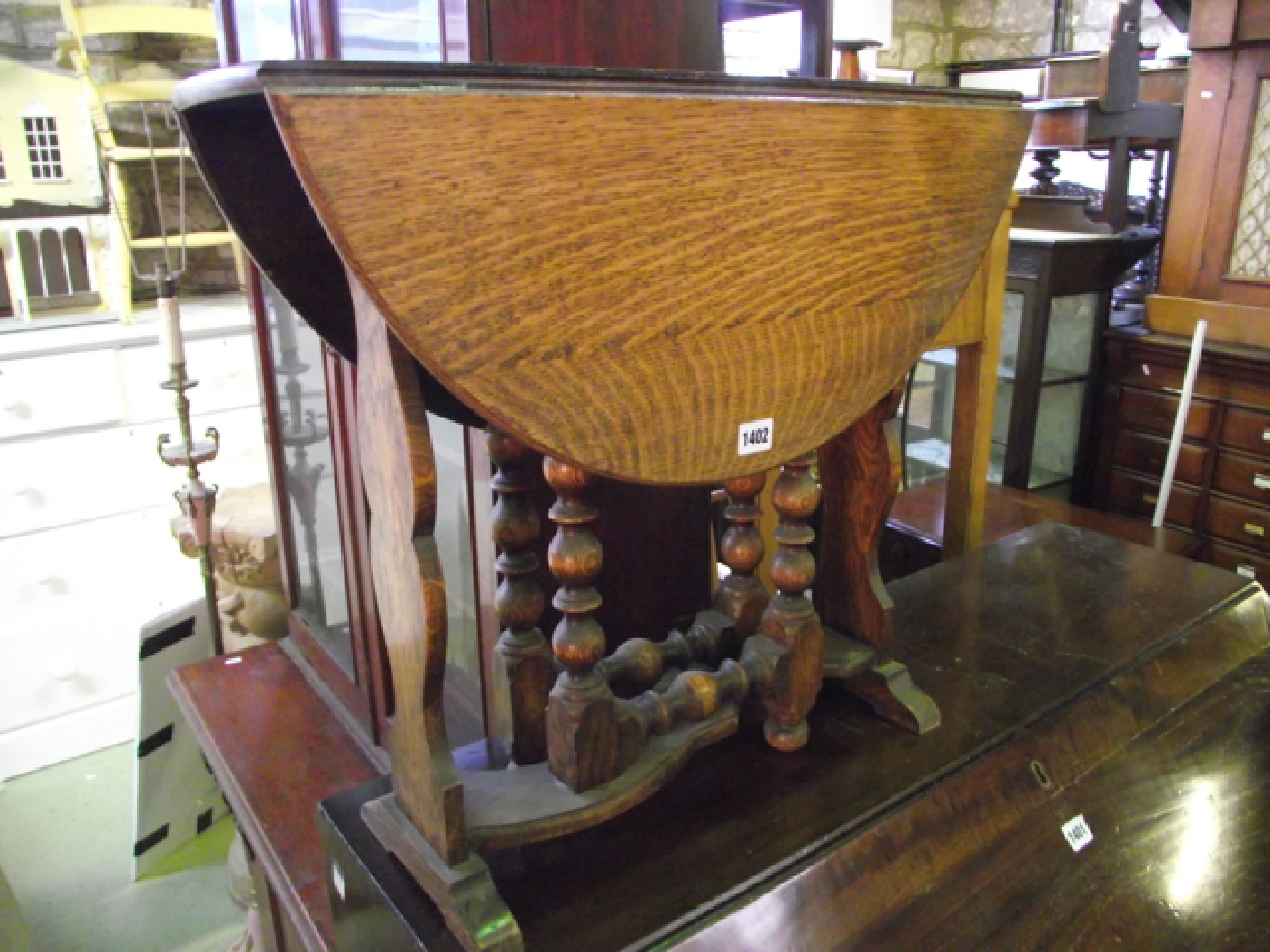 Appraisal: A small oak gateleg occasional table in the th century