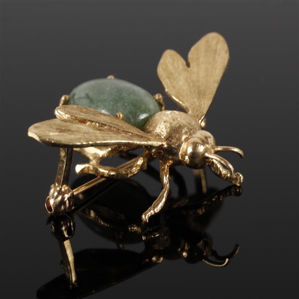 Appraisal: Vintage K yellow gold jade Bee Insect Pin dwt W