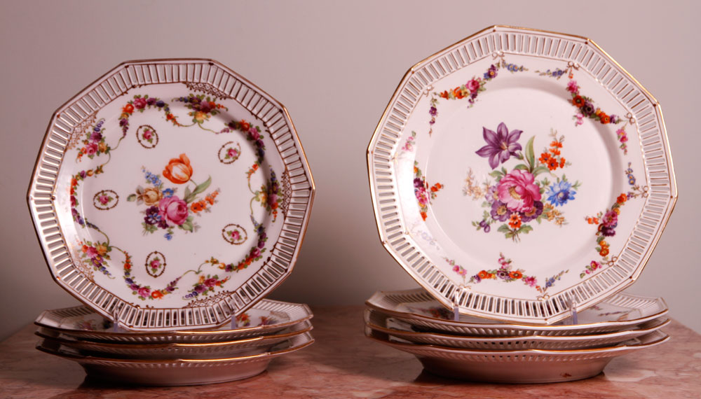 Appraisal: - Lot of Assorted Plates Lot of seventeen assorted plates