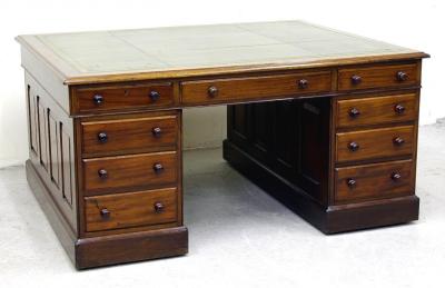 Appraisal: A VICTORIAN MAHOGANY PARTNERS DESK the moulded edged top with