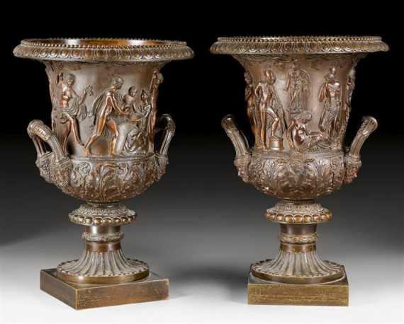 Appraisal: PAIR OF MEDICI VASES A L'ANTIQUE late Empire after the