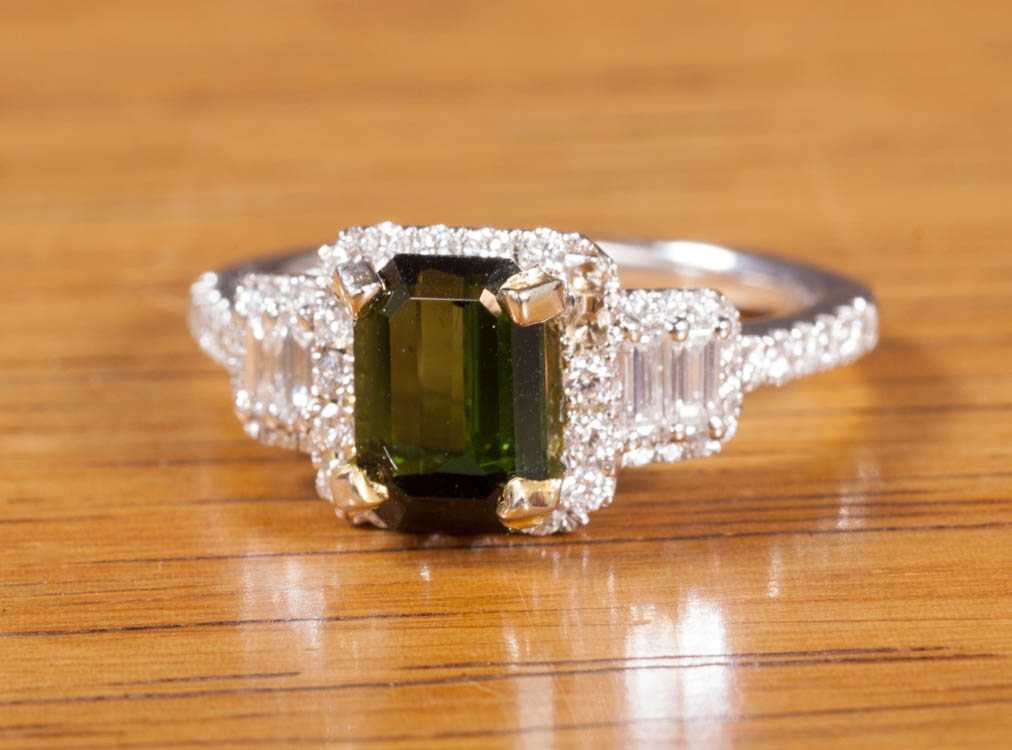 Appraisal: CHROME DIOPSIDE DIAMOND AND WHITE GOLD RING The k white