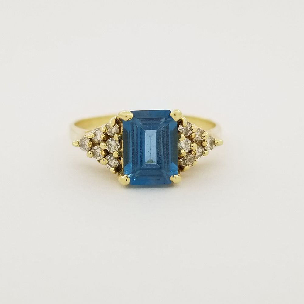 Appraisal: K Gold Blue Topaz Diamond Ring K Gold Blue Topaz