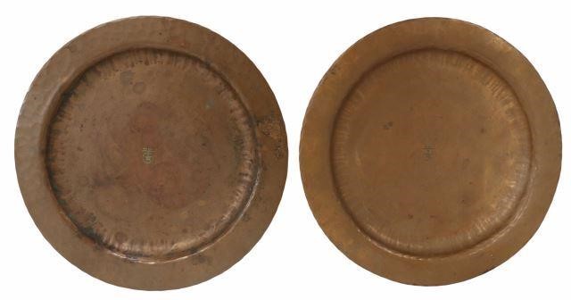 Appraisal: pair American Arts and Crafts hammered copper plates Roycroft center