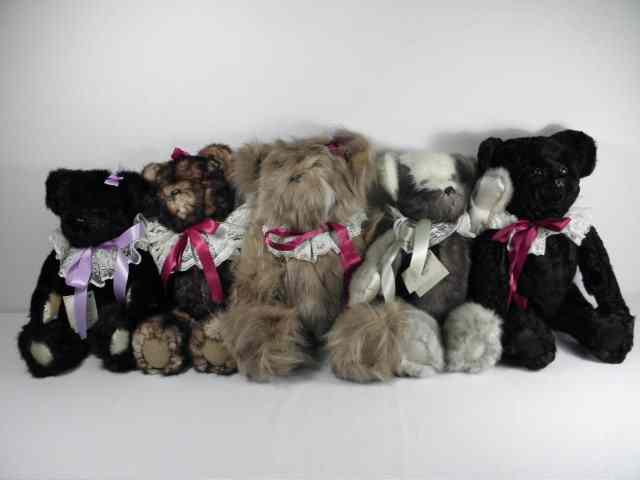 Appraisal: Lot of five Mother Grimm's fur teddy bears Each is