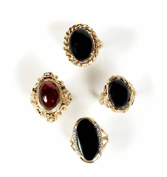 Appraisal: A collection of five onyx garnet and gold rings grs