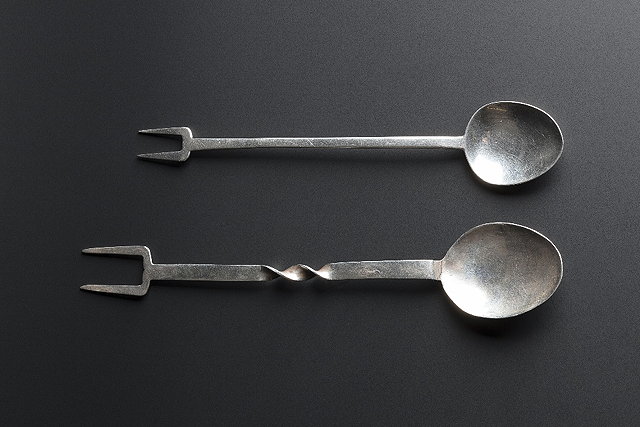 Appraisal: A LATE TH CENTURY SUCKET SPOON FORK with plain oval