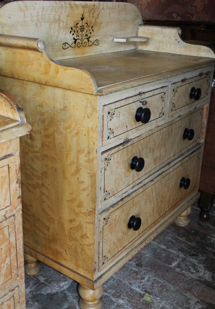 Appraisal: A thC Lincolnshire painted pine chest with black highlights and