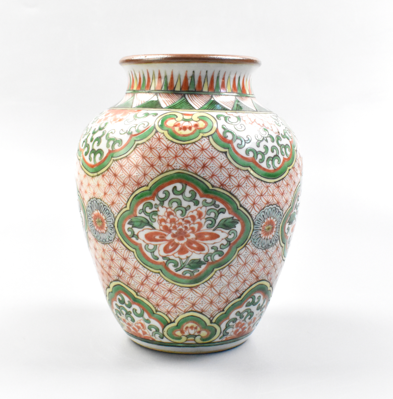 Appraisal: A small Chinese famille verte jar dating from the th