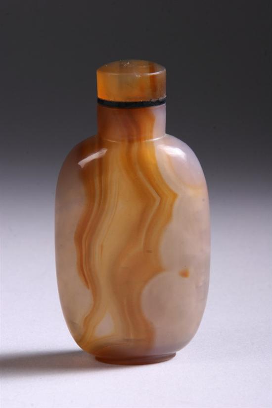 Appraisal: CHINESE BANDED AGATE SNUFF BOTTLE Qing Dynasty Of flattened ovoid-form