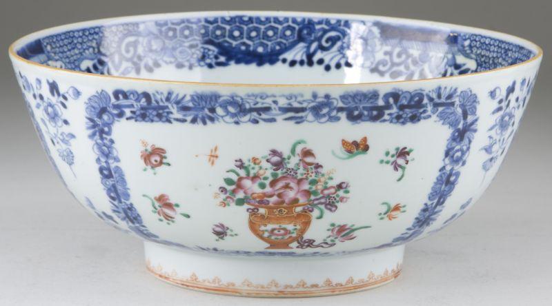 Appraisal: Chinese Export Porcelain Center Bowl early th century the sides