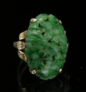 Appraisal: A Vintage Carved Jade Ring Unmarked gold ring with an