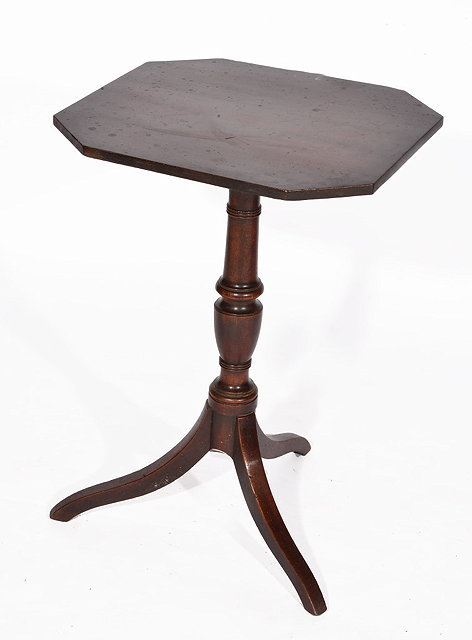 Appraisal: A GEORGE III MAHOGANY OCCASIONAL TABLE with octagonal top on