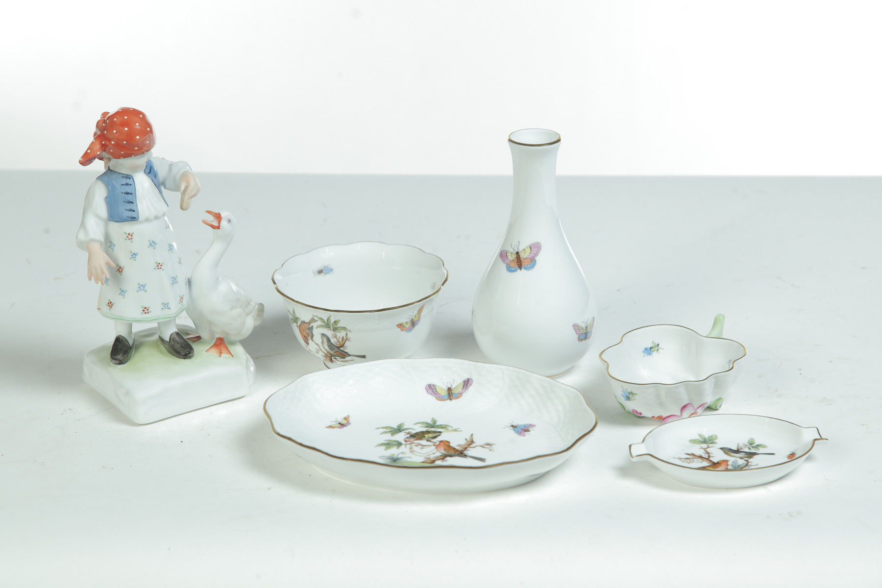 Appraisal: SIX PIECES OF HEREND CHINA Hungary rd quarter- th century