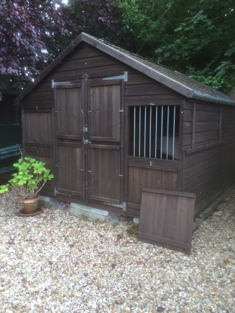 Appraisal: A wooden dog kennel with separate compartments for two dogs