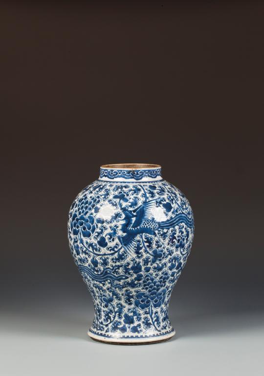 Appraisal: A CHINESE BLUE AND WHITE VASE with a baluster-shaped body