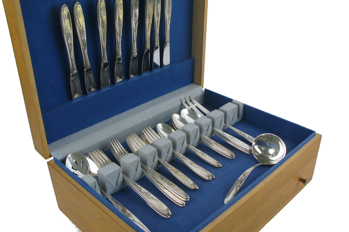 Appraisal: TOWLE STERLING SILVER FLATWARE SET pieces in the Rose Solitaire