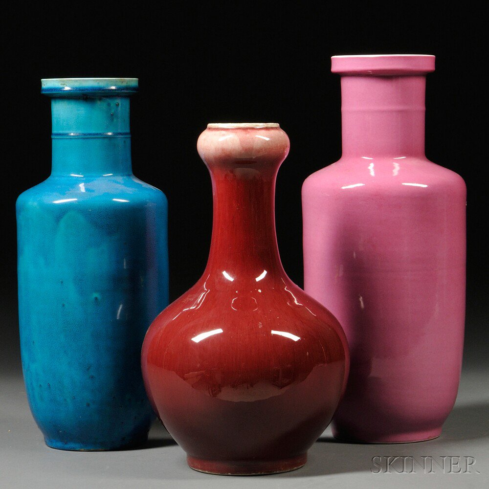 Appraisal: Three Monochrome Vases China th century two rouleau vases one