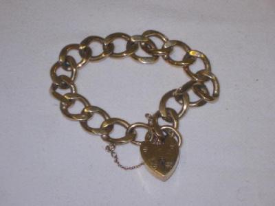 Appraisal: A CT GOLD BRACELET of flattened curb link each link