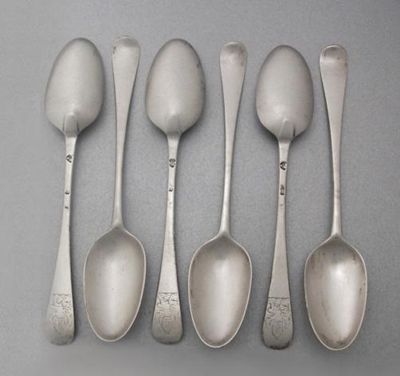 Appraisal: A set of six George II Irish dessert spoons Hanoverian