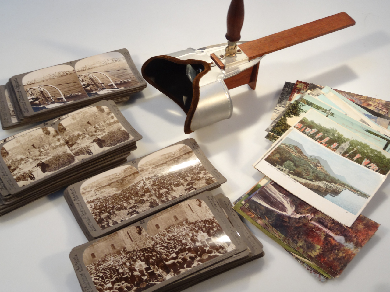 Appraisal: Various stereoscopic viewing cards to include Underwood Underwood Publishers black