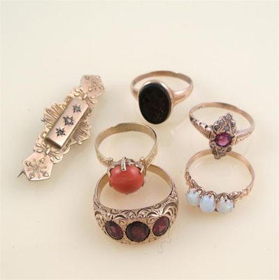 Appraisal: Five gem set rings and a Victorian gold brooch