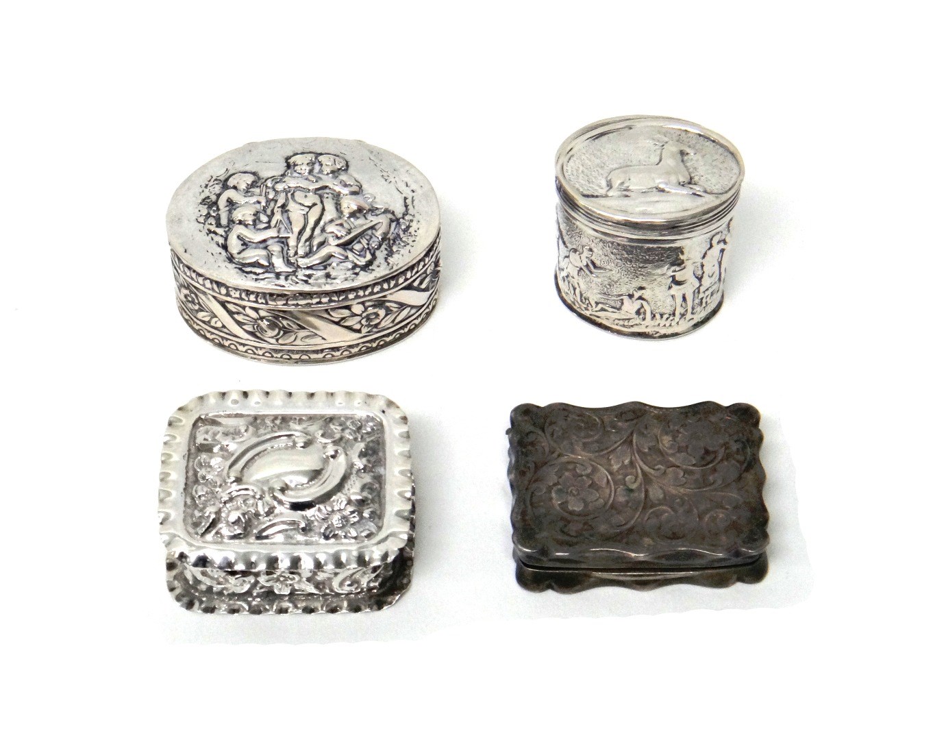 Appraisal: A silver shaped rectangular hinge lidded pill box with feathered