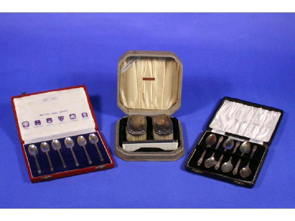 Appraisal: A SET OF SIX CASED SILVER TEASPOONS each bearing a